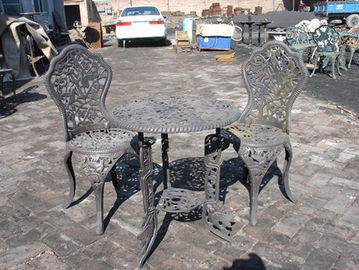 Aluminiumroheisen-Tabelle und Stühle/Pulver-Beschichtungs-Roheisen verlegen Enden